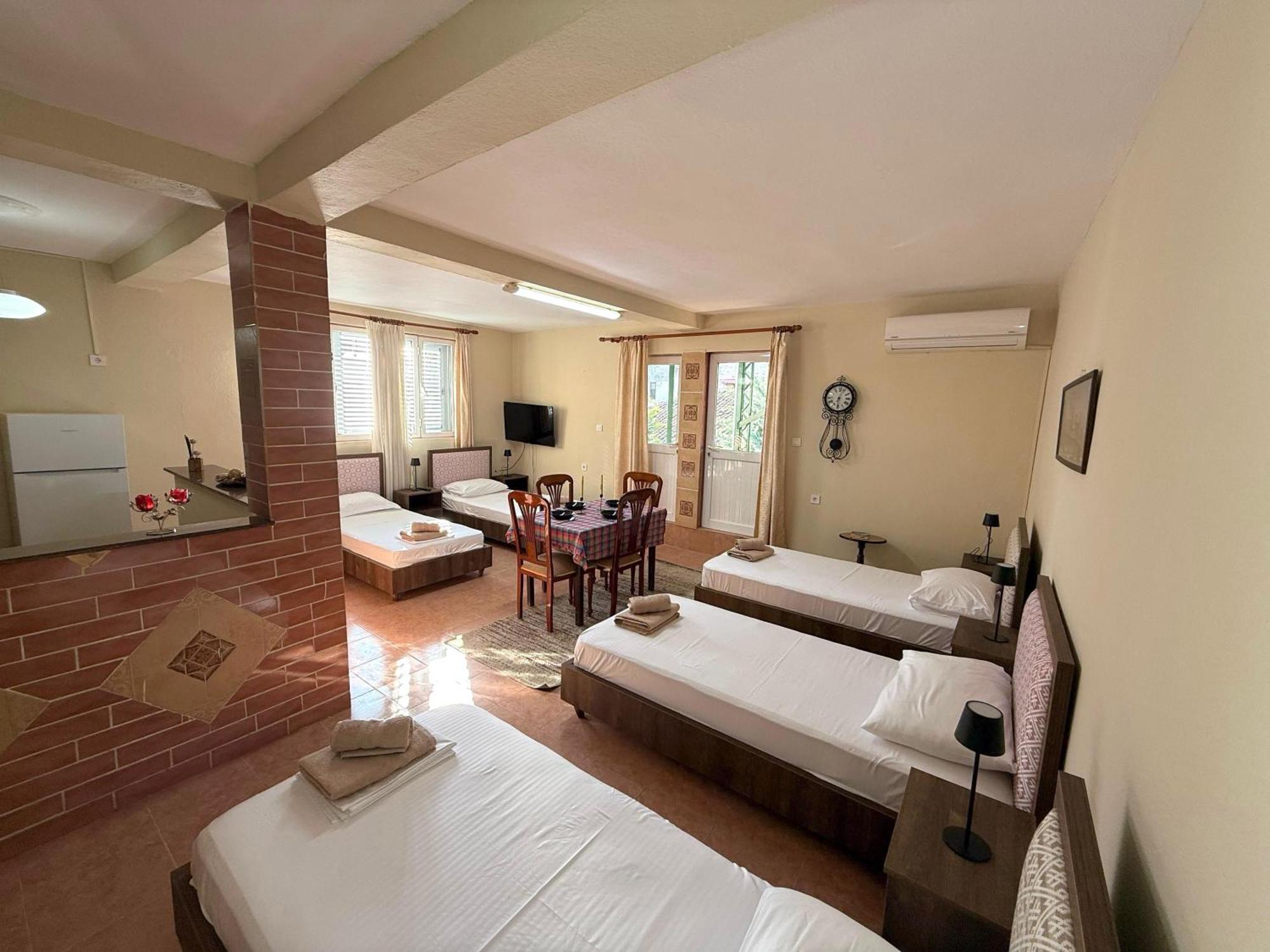 Shkodra Guest House & Trips Exteriér fotografie